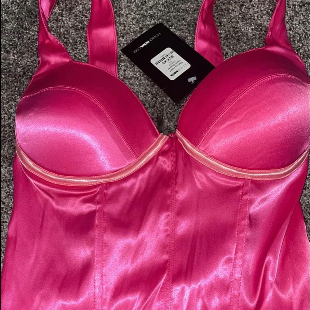 Fashion nova Pink Corset style top (BRAND NEW WITH TAGS‼️)